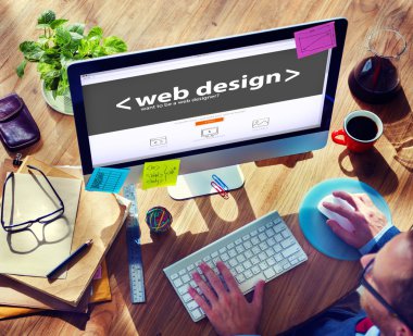 Yeni projede çalışan web tasarımcısı
