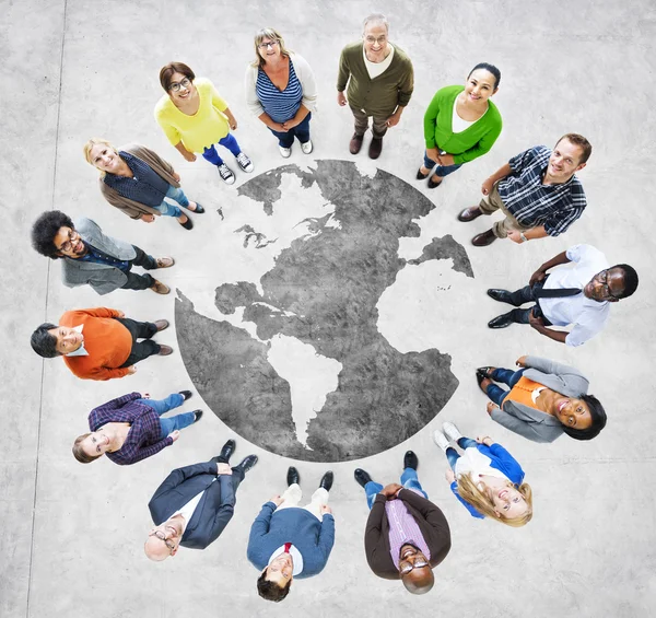 Эмблема земли. Мировое единство. People around the globe. Много людей на глобусе. Человечек с глобусом.