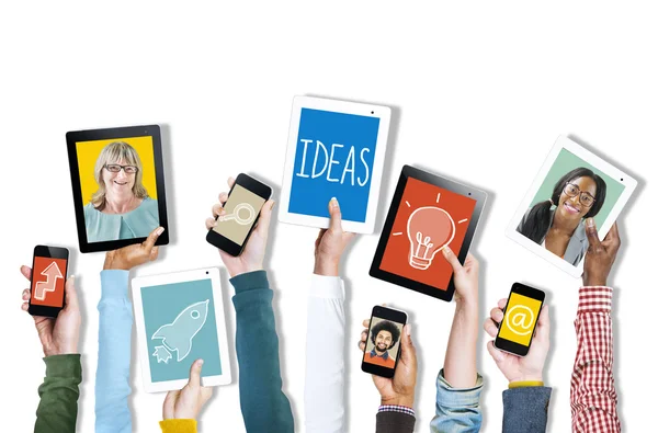 dijital cihazlar tutan eller