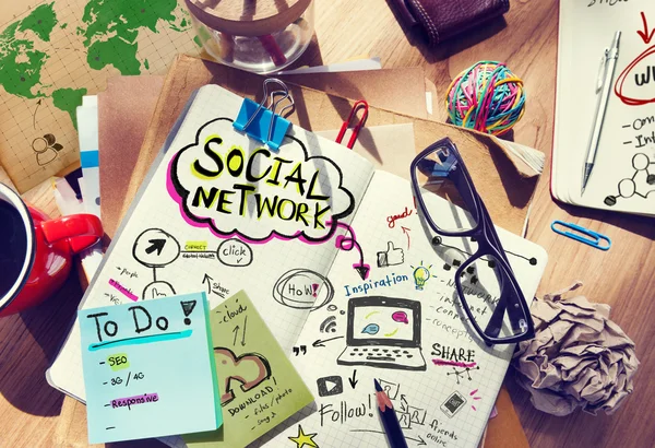 Escritorio con concepto de red social — Foto de Stock