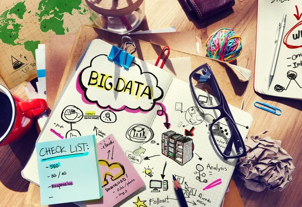 Scrivania con Big Data Note correlate — Foto Stock