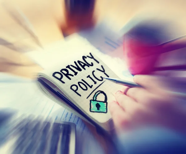 Zakenman geschreven Privacy beleid Concept — Stockfoto