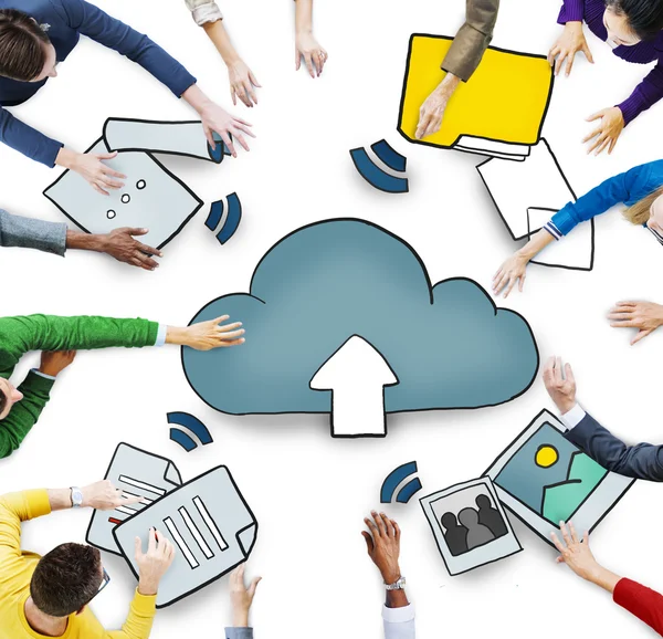 Mensen en Cloud Computing concepten — Stockfoto