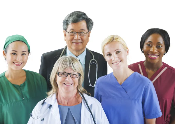 Grupo multi-étnico de médicos — Fotografia de Stock