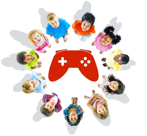 Gruppo di bambini e concetti di gioco — Foto Stock