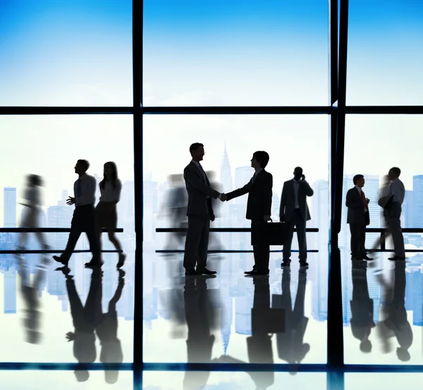 Silhouetten van Business mensen Handshake — Stockfoto