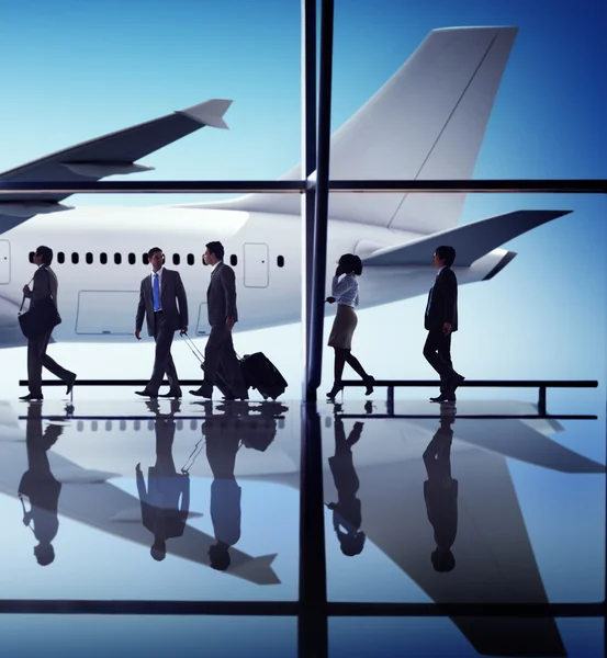 Pessoas de negócios com avião — Fotografia de Stock