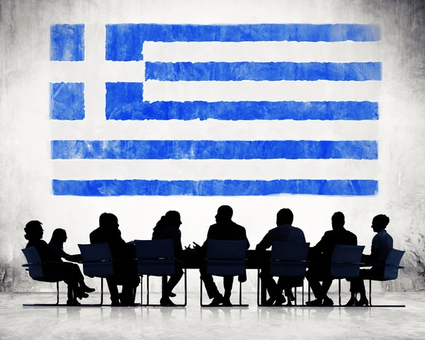 Pessoas de negócios e Bandeira da Grécia — Fotografia de Stock