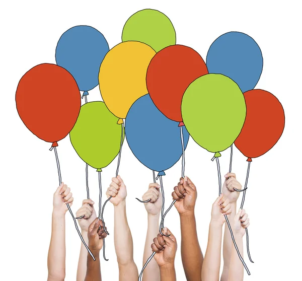 Mãos segurando balões — Fotografia de Stock