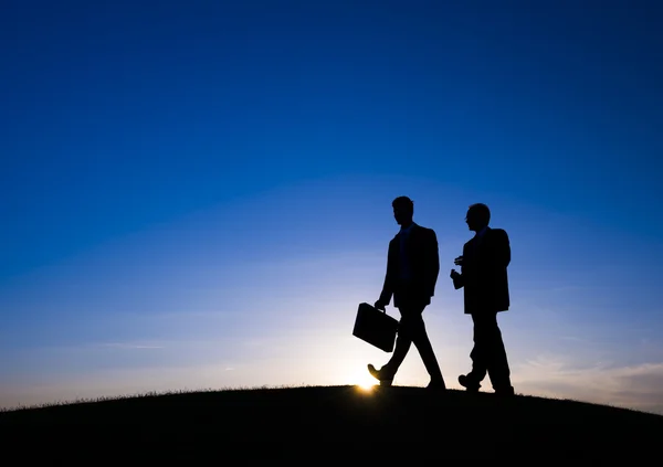 Mensen uit het bedrijfsleven lopen — Stockfoto