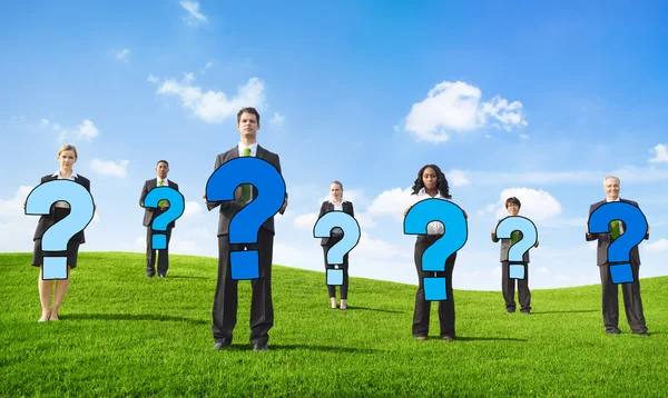 Business mensen bedrijf vraagtekens — Stockfoto