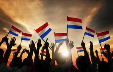 Hollanda'nın bayrak tutan insanlar