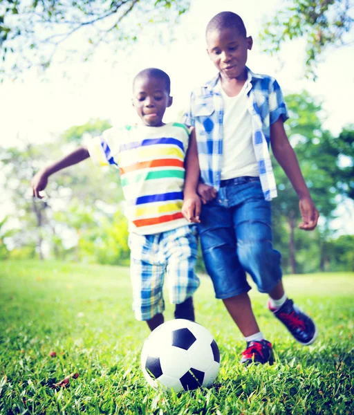 Afrikai gyermekek focizni — Stock Fotó