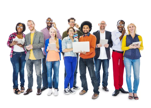 Menschen im Besitz elektronischer Geräte — Stockfoto