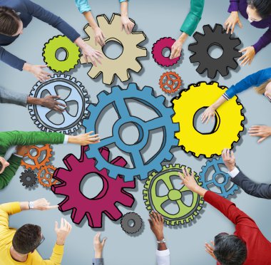 Cog sembolleri bulunan iş adamları