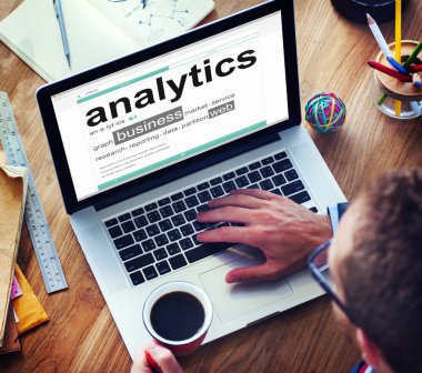 Analytics tanımını okuma adam