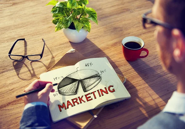 Mann mit Marketingkonzept — Stockfoto