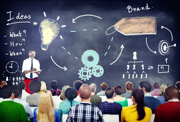 Gente en Conferencia sobre Conceptos de Marca — Foto de Stock