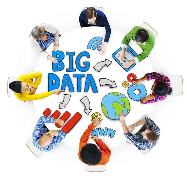 Persone Brainstorming con Big Data — Foto Stock