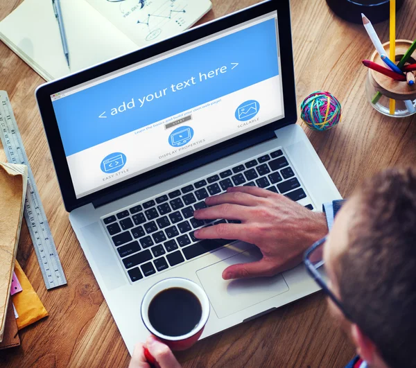 Man working on laptop — Stock Photo, Image