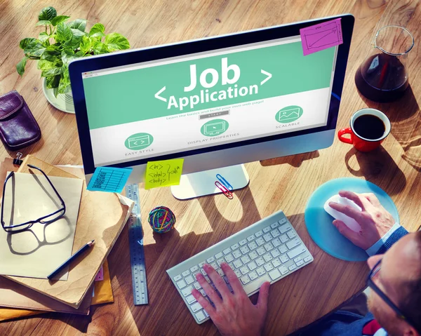 Hombre Usando Computadora con Aplicación de Trabajo —  Fotos de Stock