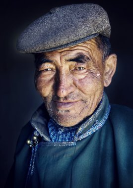 Moğol geleneksel kıyafet erkekte