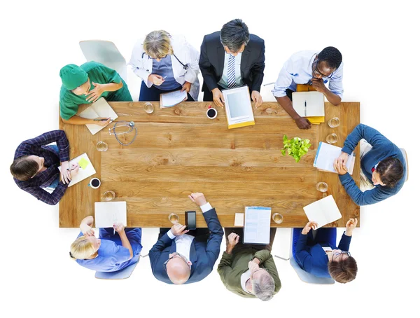 Oameni de afaceri și medici în întâlnire — Fotografie, imagine de stoc