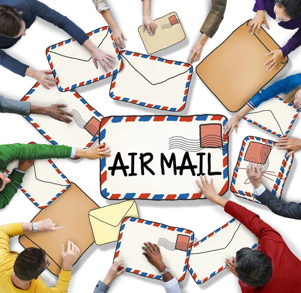 Ομάδα ανθρώπων με Air Mail έννοια — Φωτογραφία Αρχείου