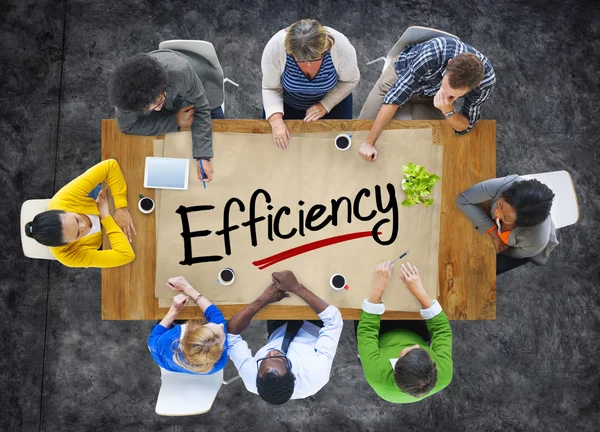Mensen bespreken over efficiëntie — Stockfoto