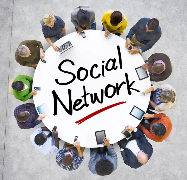 Persone intorno alle parole Social Network — Foto Stock