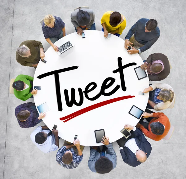 Mensen en Tweeting concepten — Stockfoto