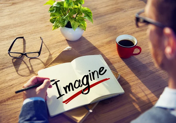 Hombre Lluvia de ideas sobre Imagine — Foto de Stock