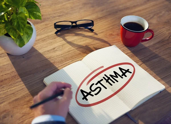 Hand en één woord astma — Stockfoto