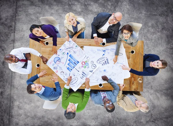 Diverse Geschäftsleute arbeiten — Stockfoto