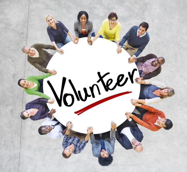 İnsanlar etrafında kelime gönüllü