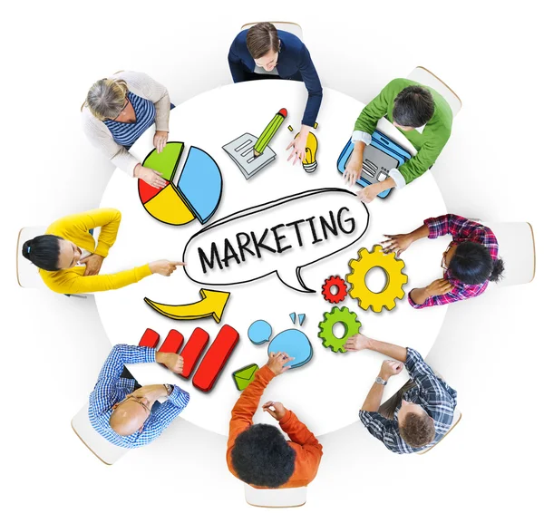 Pessoas de negócios discutindo sobre marketing — Fotografia de Stock