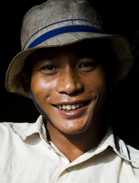 Asiático hombre en la gorra — Foto de Stock