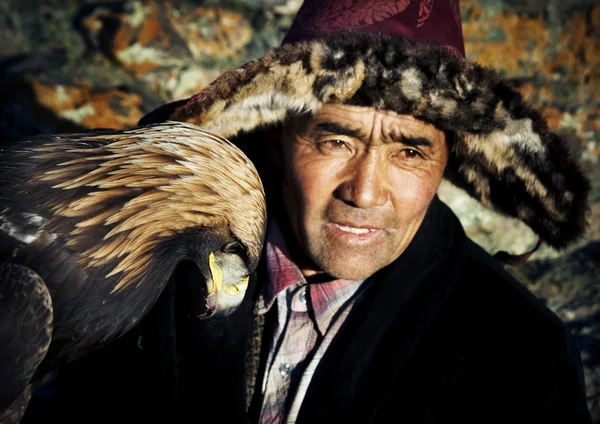 Mongolisk Man med traditionella livsstilar — Stockfoto