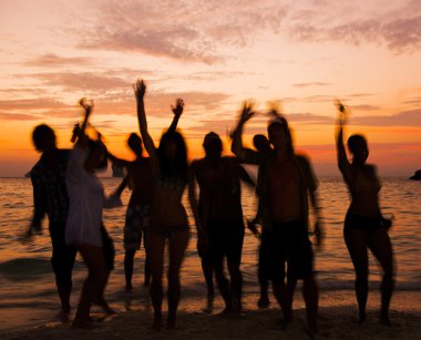 İnsanlar eğleniyor.