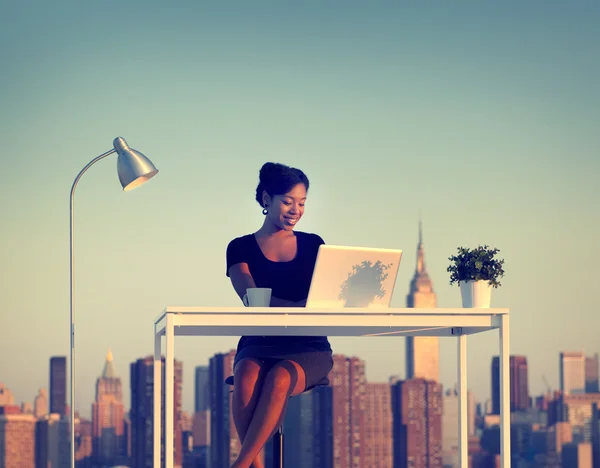 Businesswoman Working Outdoor — Stock Photo, Image