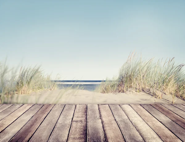 Strand und Holzplanken — Stockfoto