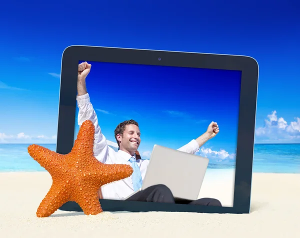 Hombre en la playa. — Foto de Stock