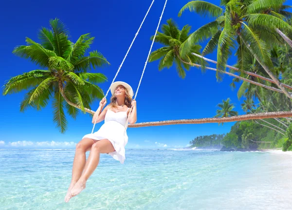 Woman Relaxing on the Beach — Stock Photo, Image