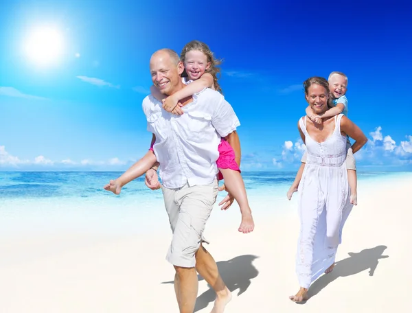 Parents Giving Piggy Backs — Stock Photo, Image