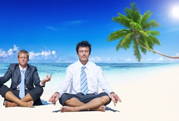 Business people meditating — Stock Photo, Image