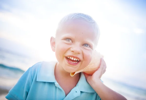 Ragazzino divertendosi — Foto Stock