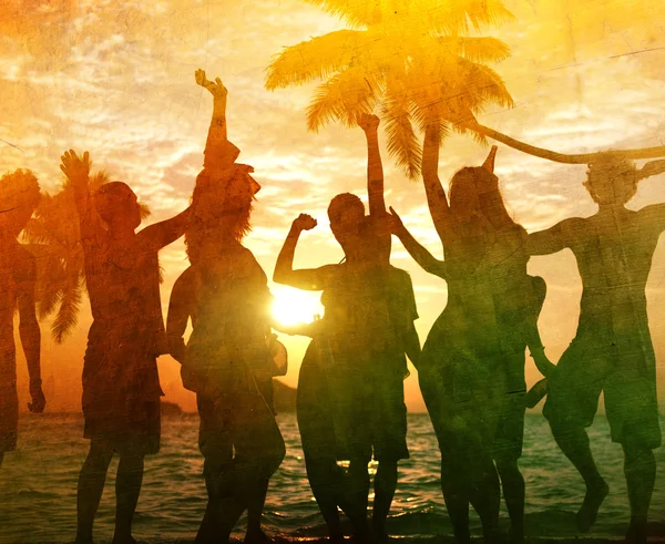 Gente bailando durante Beach Party — Foto de Stock