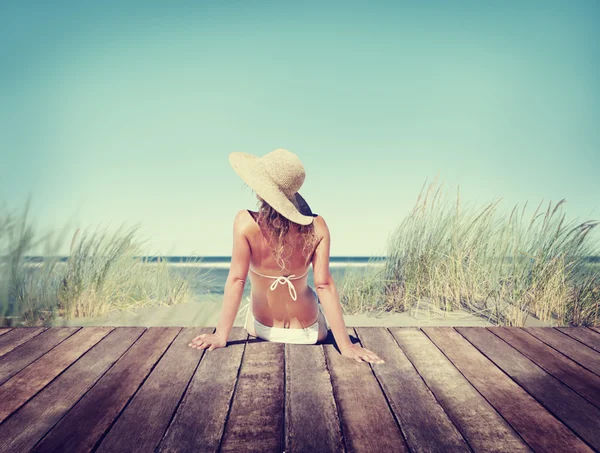 Mujer en vacaciones de verano —  Fotos de Stock