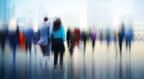 Les gens d'affaires dans la marche de l'heure de pointe — Photo