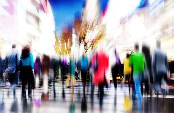 Les gens d'affaires dans la marche de l'heure de pointe — Photo